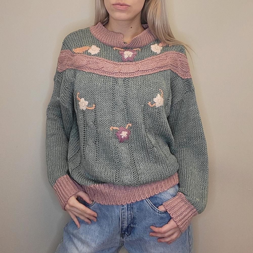 Vintage Embroidered Cableknit Sweater, Large or Oversized Small-Medium